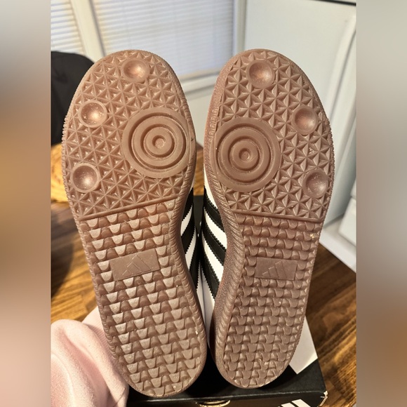 Size 9 Adidas Sambas - Picture 3 of 3